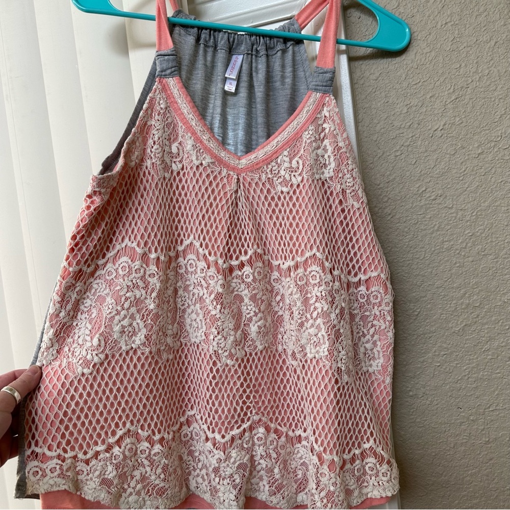BOHO Style Tank, Very Flattering! Coral Underlay w/ Gray Tee Backing